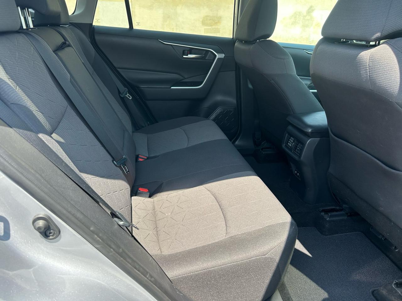 Toyota RAV4 XLE FWD (Natl) 2019