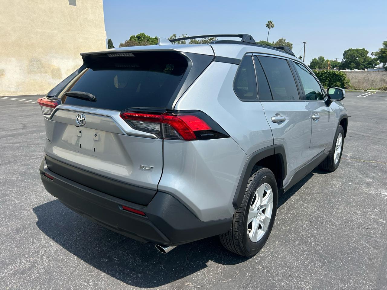 Toyota RAV4 XLE FWD (Natl) 2019