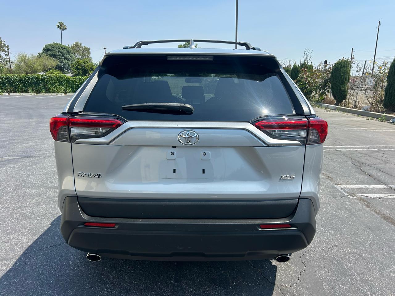 Toyota RAV4 XLE FWD (Natl) 2019