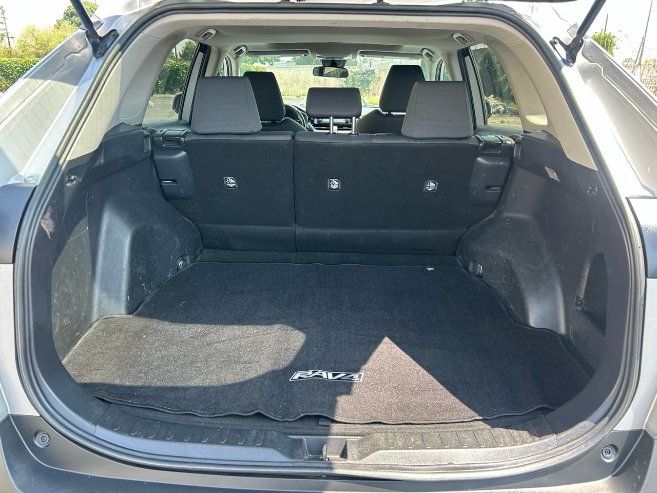 Toyota RAV4 XLE FWD (Natl) 2019