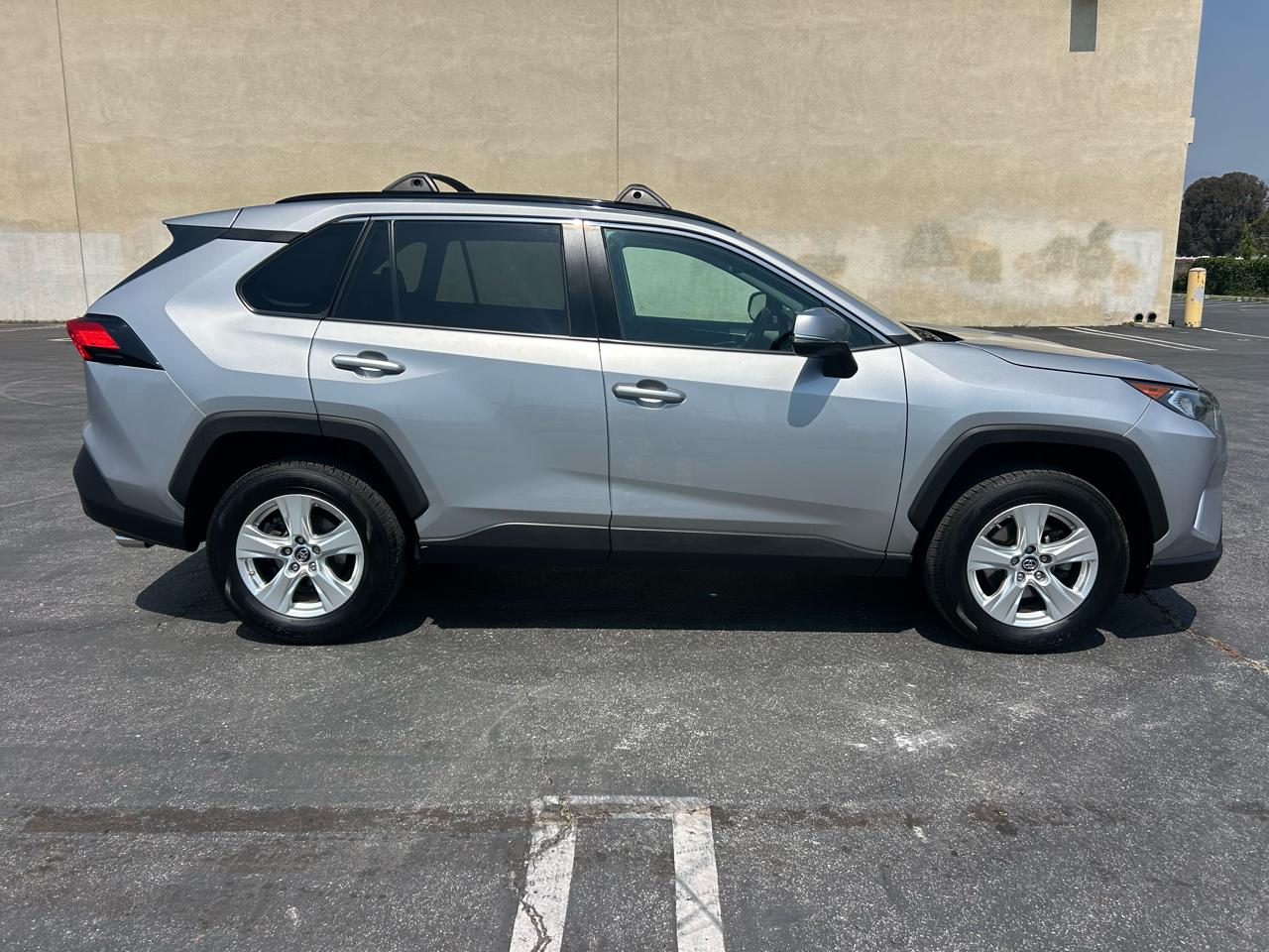 Toyota RAV4 XLE FWD (Natl) 2019