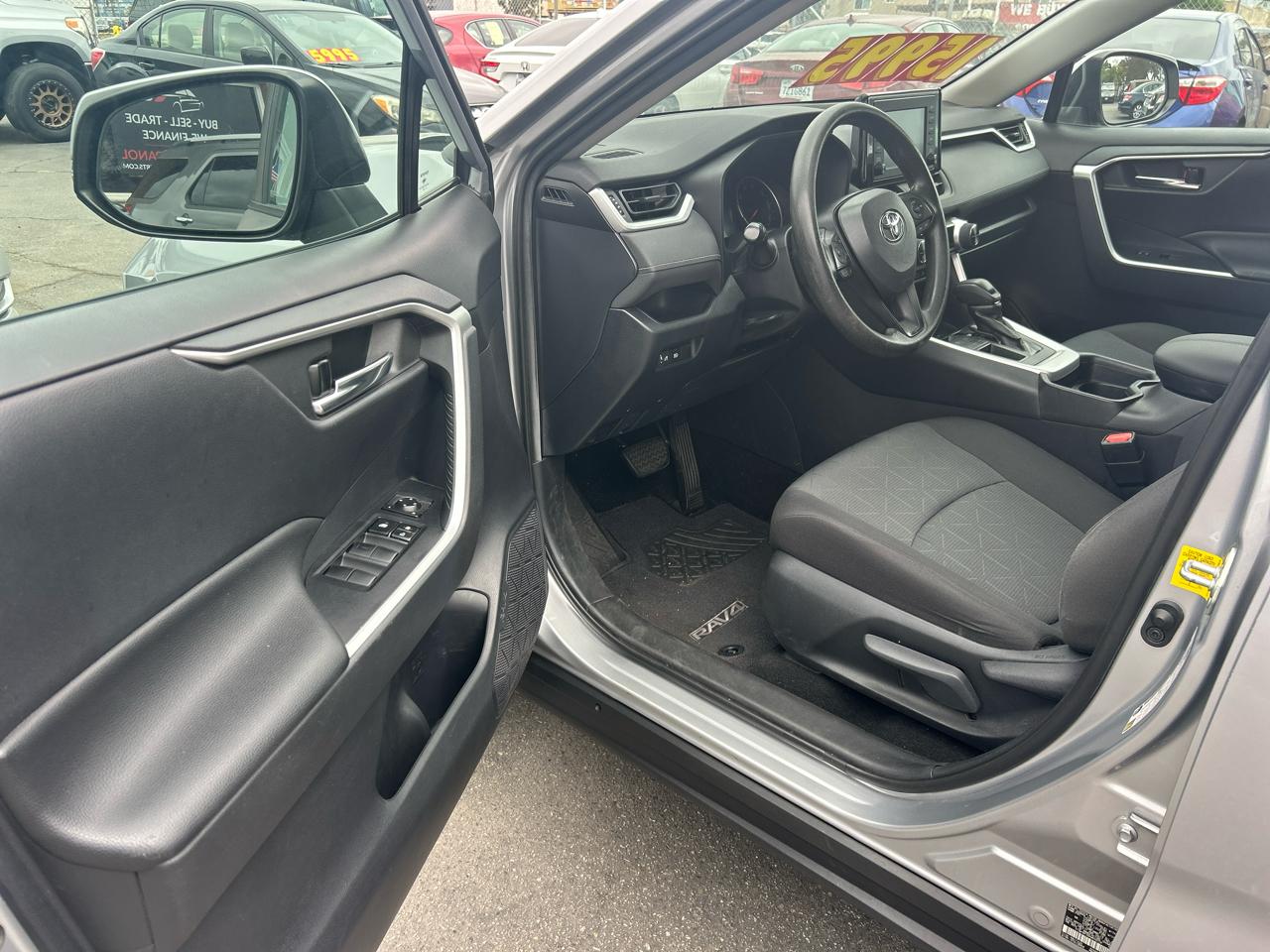 Toyota RAV4 XLE FWD (Natl) 2019