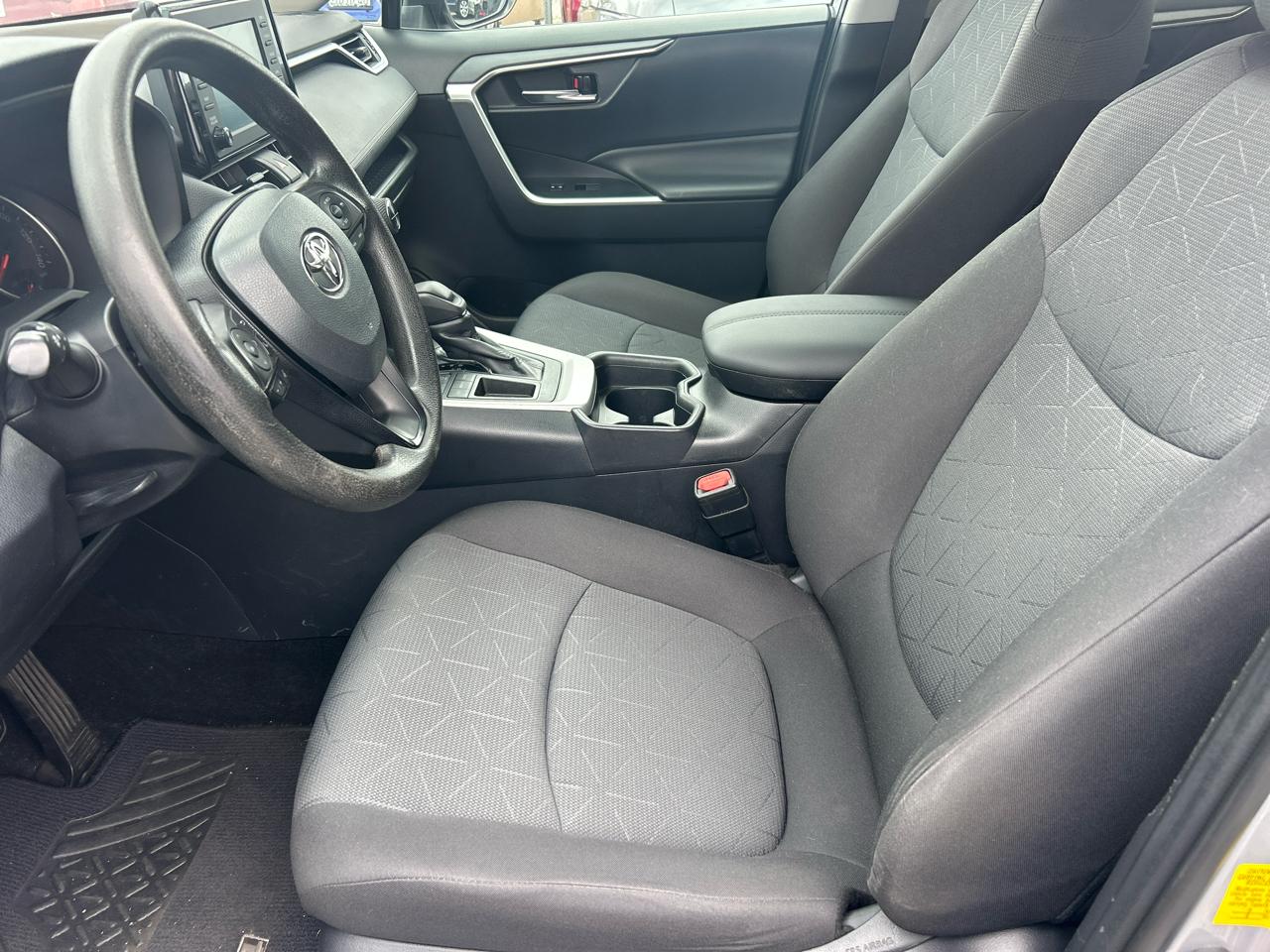 Toyota RAV4 XLE FWD (Natl) 2019