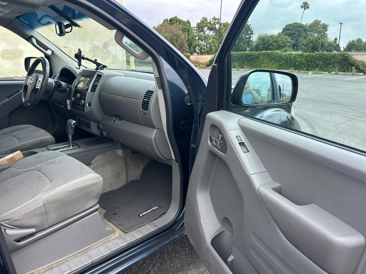 Nissan Frontier 2WD Crew Cab SWB Auto SV 2016