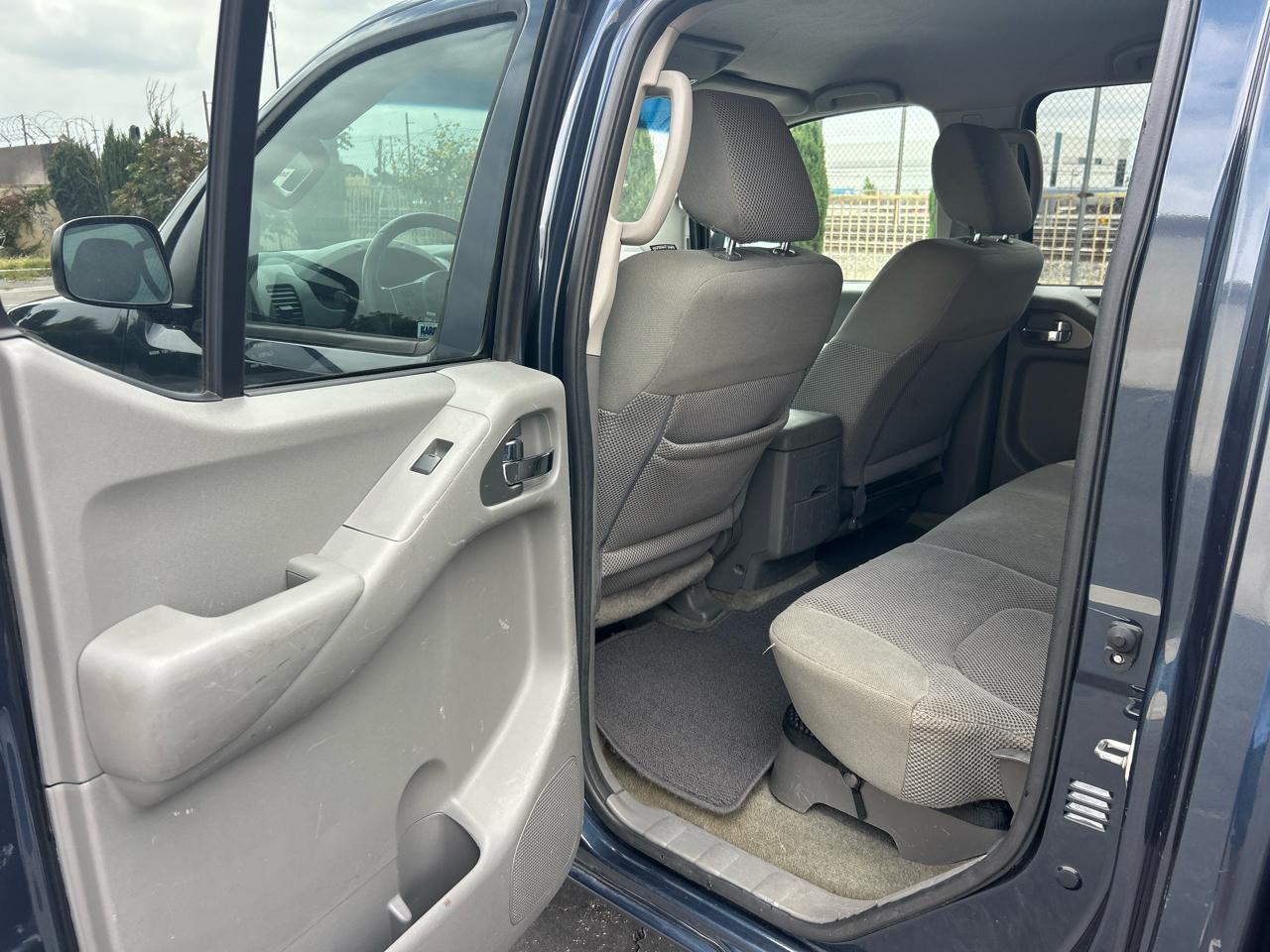 Nissan Frontier 2WD Crew Cab SWB Auto SV 2016