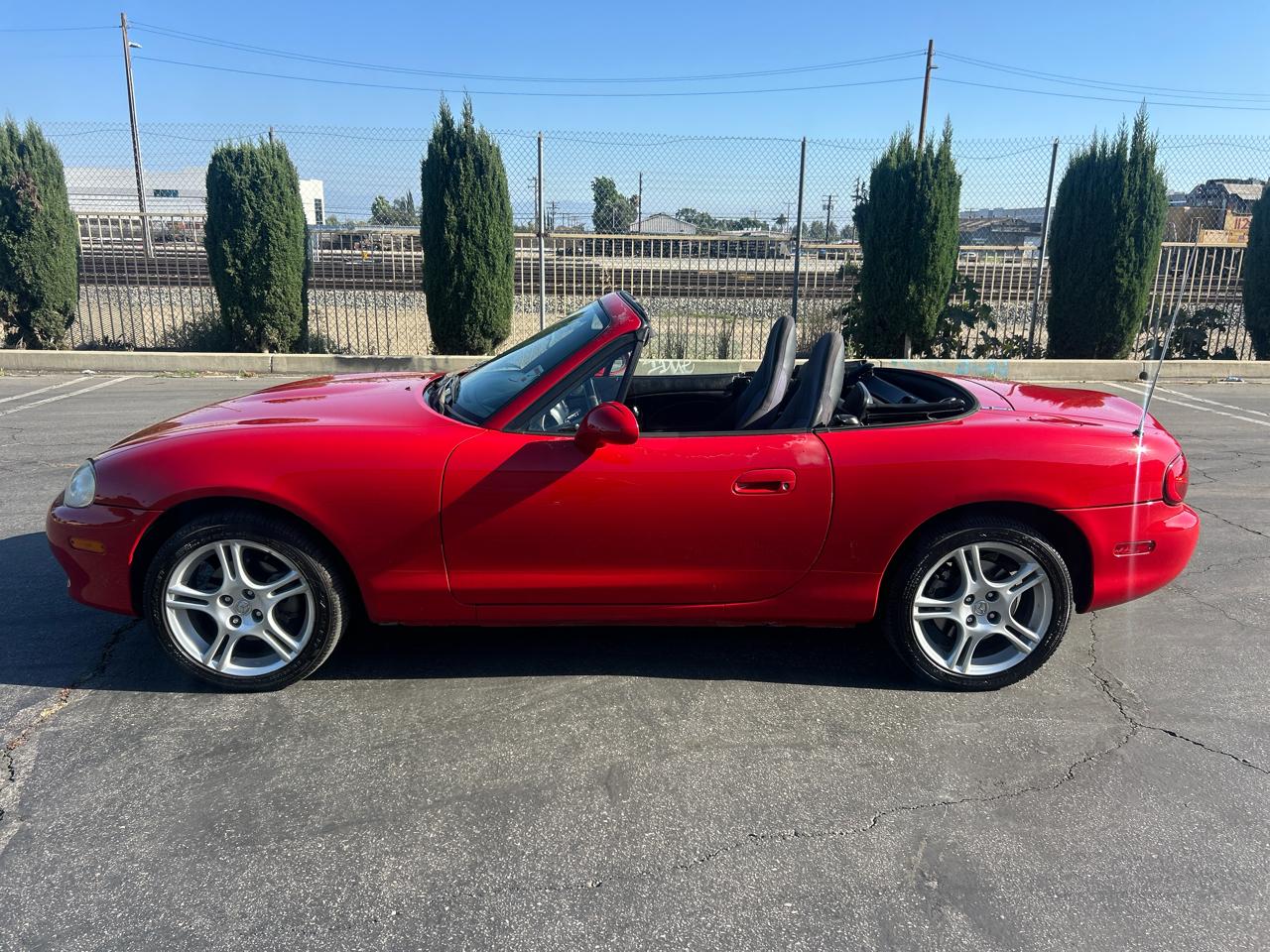Mazda MX-5 Miata 2dr Conv Cloth Auto 2005
