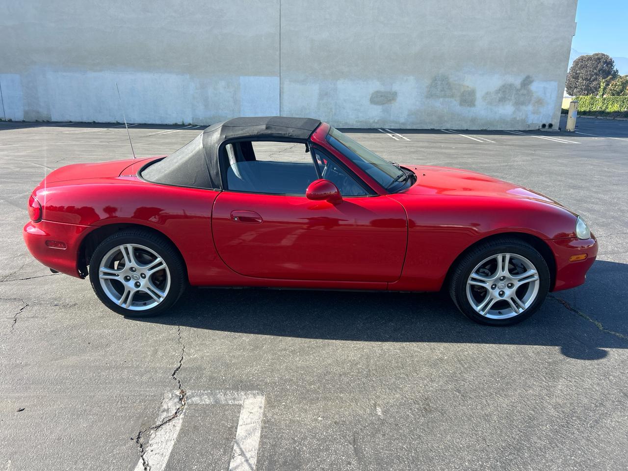 Mazda MX-5 Miata 2dr Conv Cloth Auto 2005