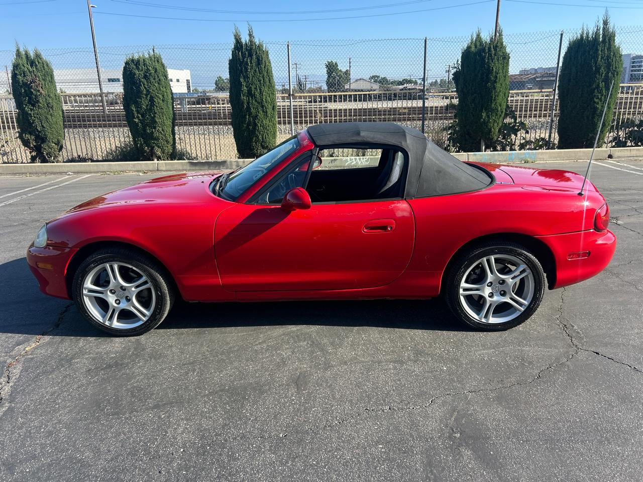 Mazda MX-5 Miata 2dr Conv Cloth Auto 2005