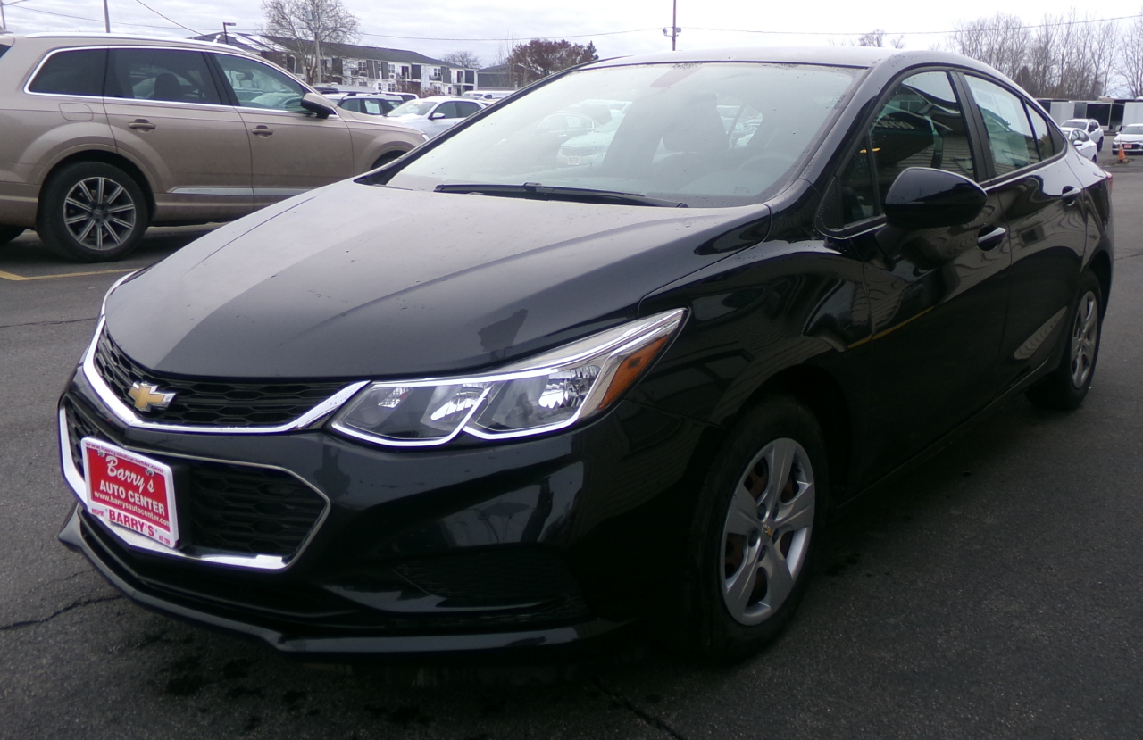2018 Chevrolet Cruze LS photo 4