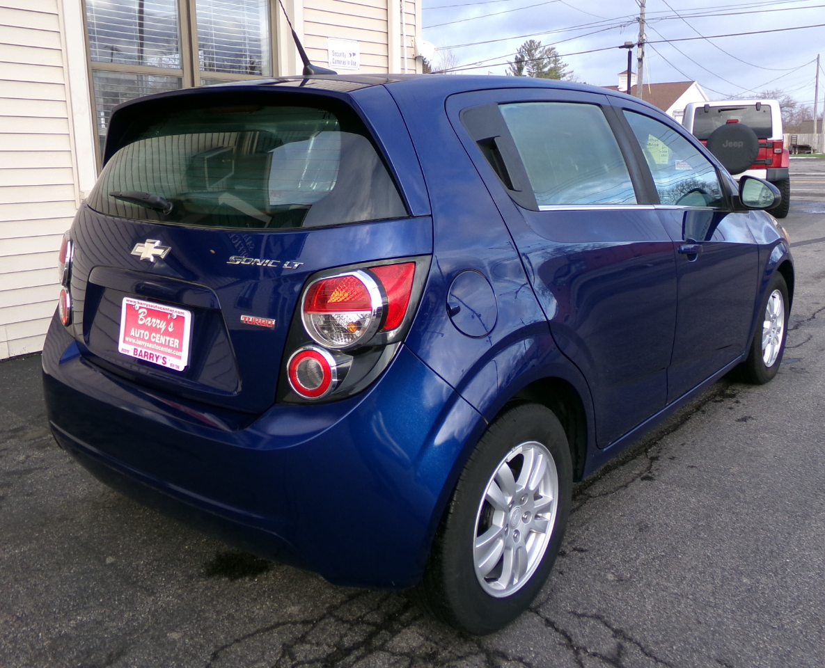 2013 Chevrolet Sonic LT photo 2