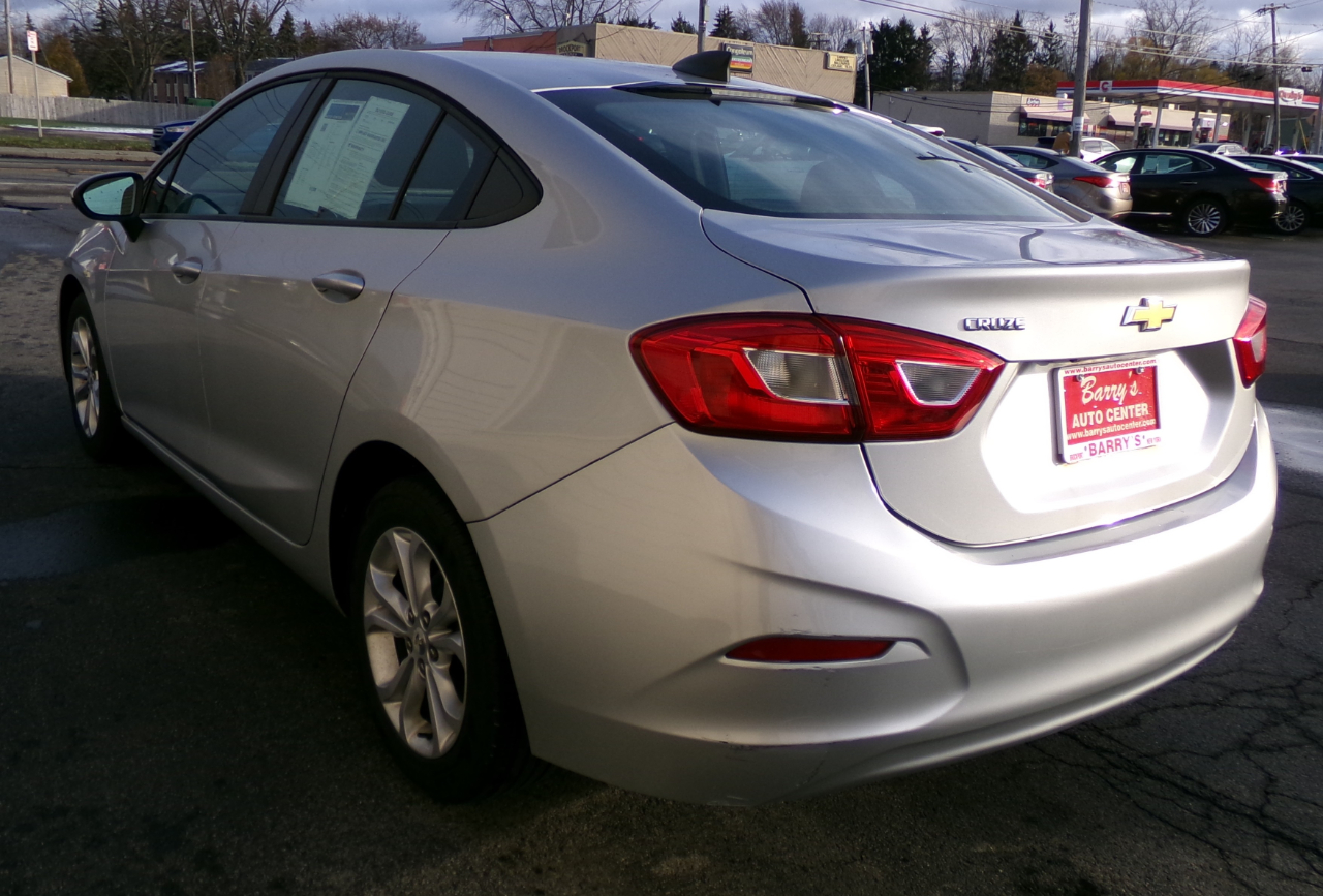 2019 Chevrolet Cruze LS photo 3