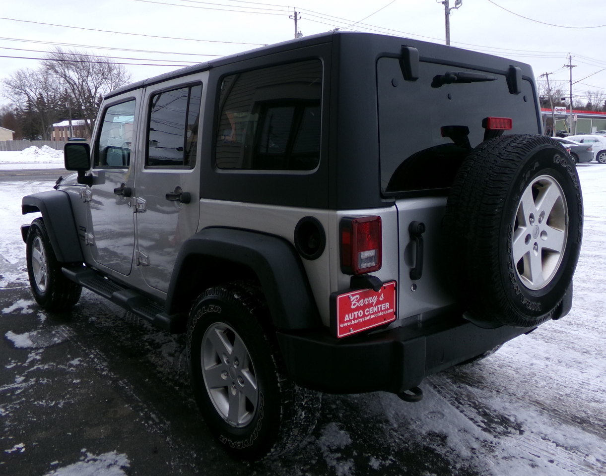 Jeep Wrangler Unlimited 4WD 4dr Sport 2012