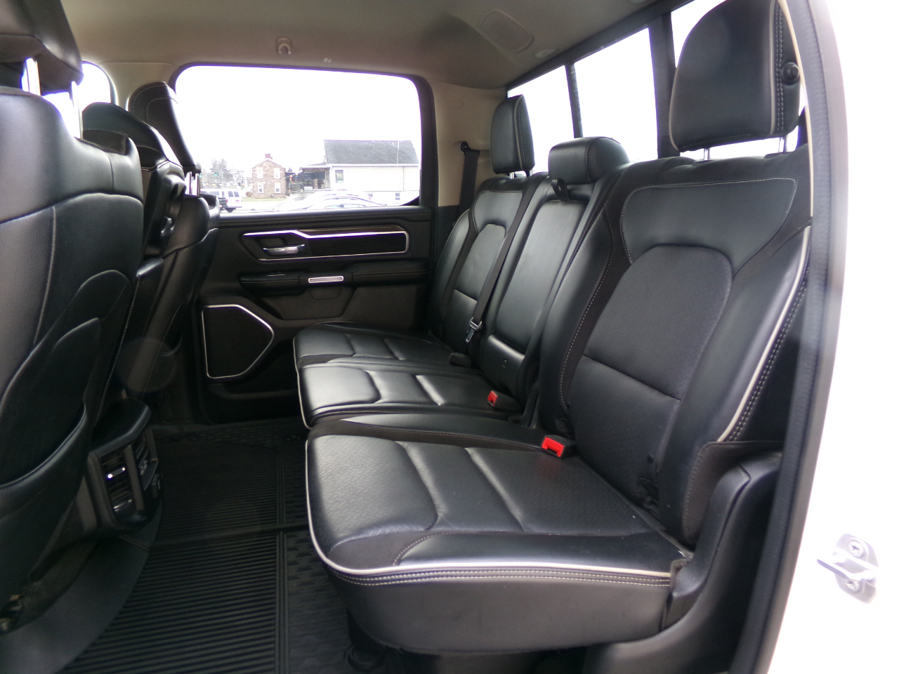 RAM 1500 Laramie 4x4 Crew Cab 6'4" Box 2020