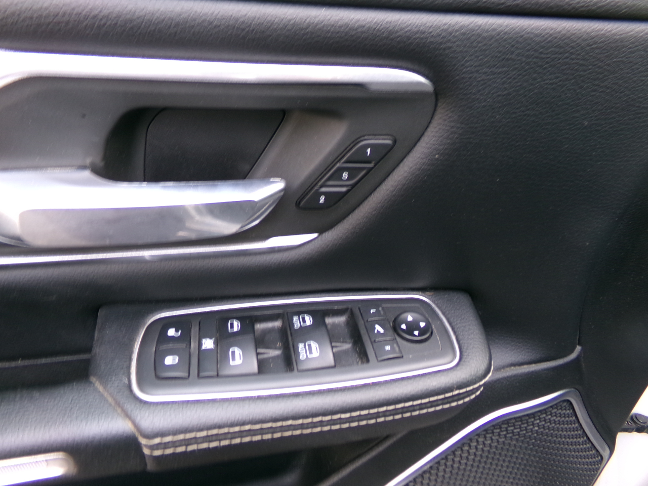 RAM 1500 Laramie 4x4 Crew Cab 6'4" Box 2020