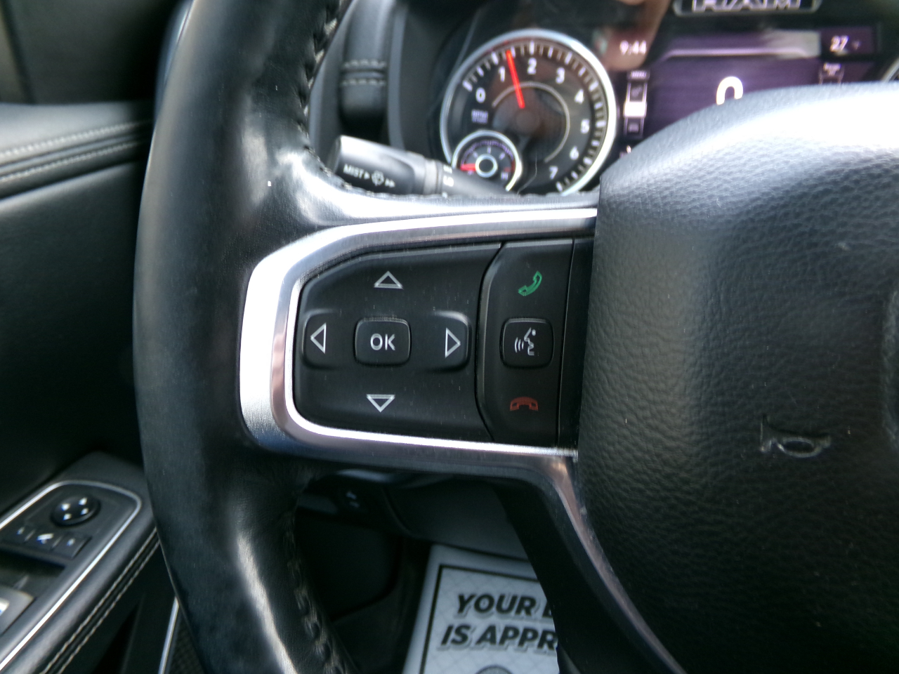 RAM 1500 Laramie 4x4 Crew Cab 6'4" Box 2020