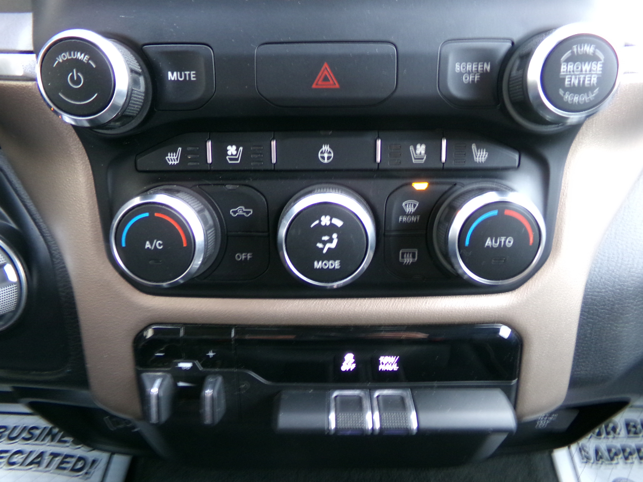 RAM 1500 Laramie 4x4 Crew Cab 6'4" Box 2020