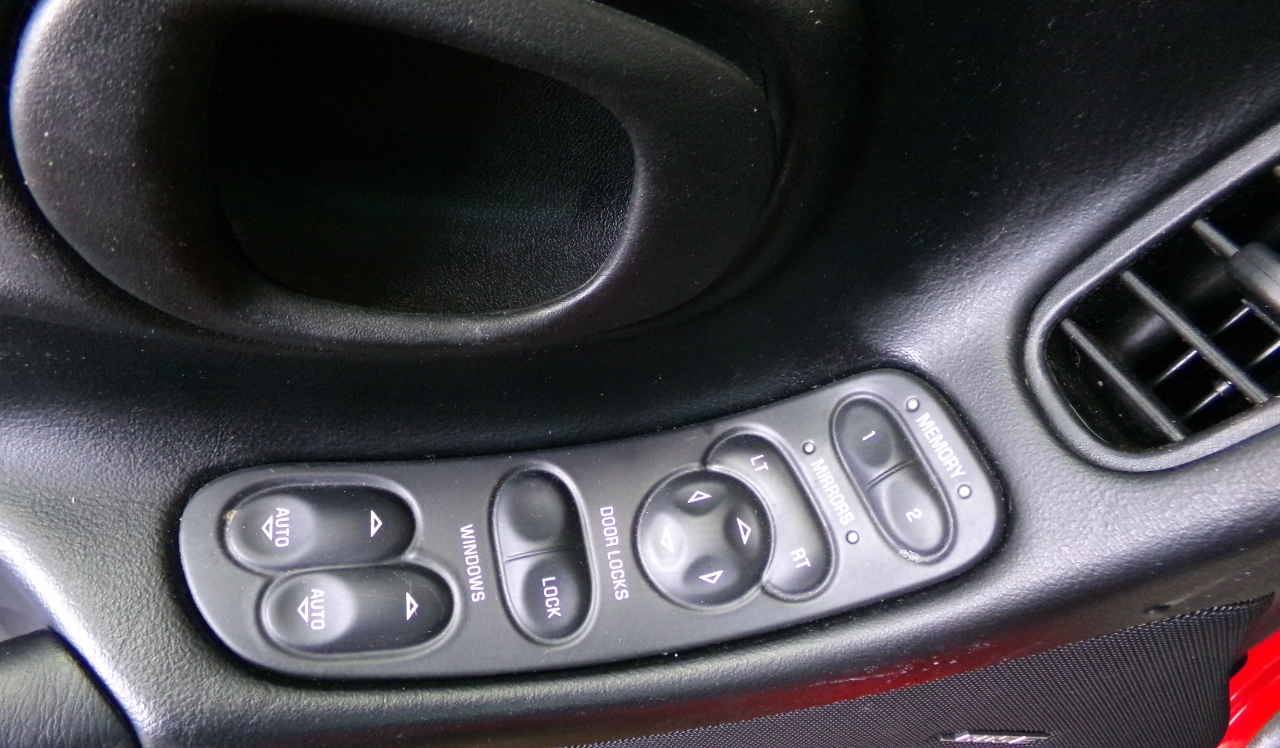 Chevrolet Corvette 2dr Cpe 2001