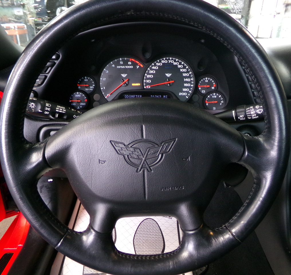 Chevrolet Corvette 2dr Cpe 2001