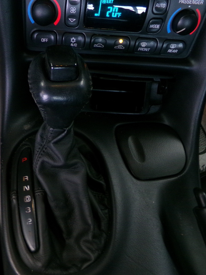 Chevrolet Corvette 2dr Cpe 2001