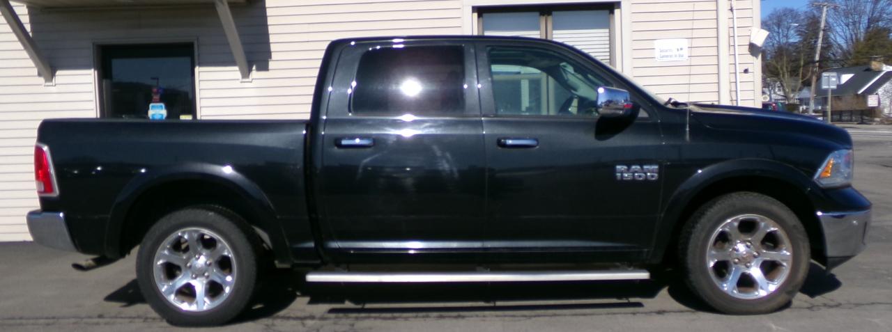 RAM 1500 Laramie 4x4 Crew Cab 5'7" Box 2017