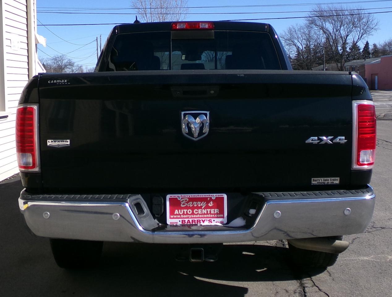 RAM 1500 Laramie 4x4 Crew Cab 5'7" Box 2017