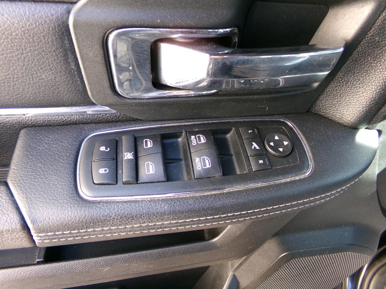 RAM 1500 Laramie 4x4 Crew Cab 5'7" Box 2017