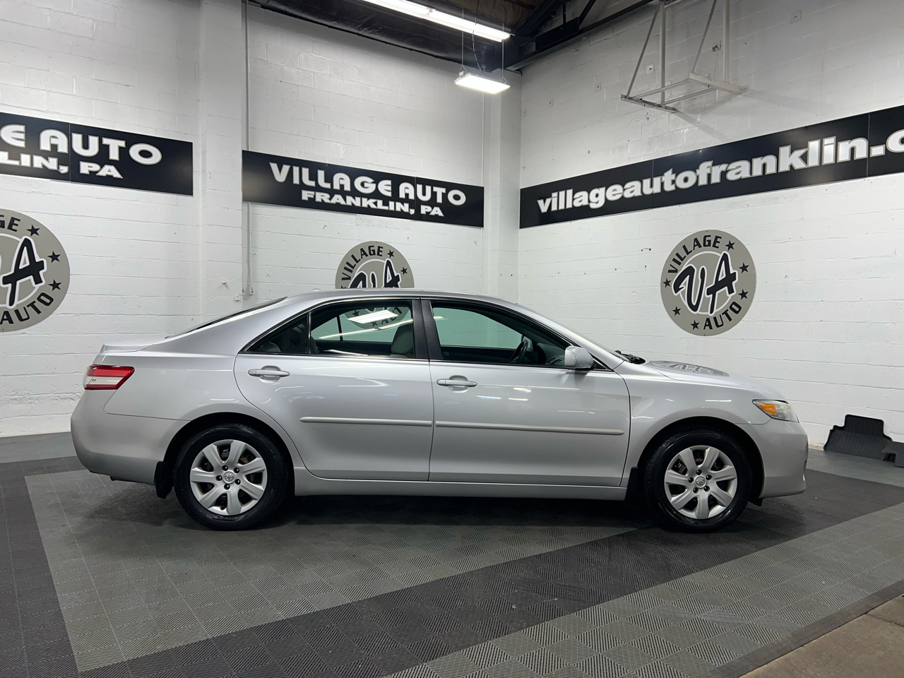 Toyota Camry 4dr Sdn LE Auto 2011 Toyota Camry 4dr Sdn LE Auto 2011
