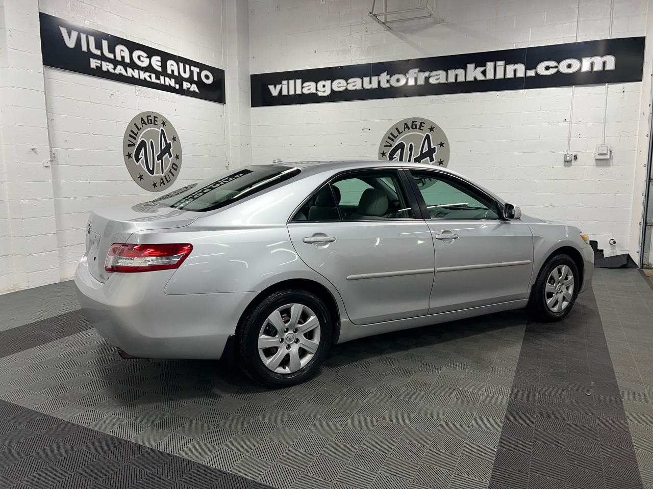 Toyota Camry 4dr Sdn LE Auto 2011 Toyota Camry 4dr Sdn LE Auto 2011