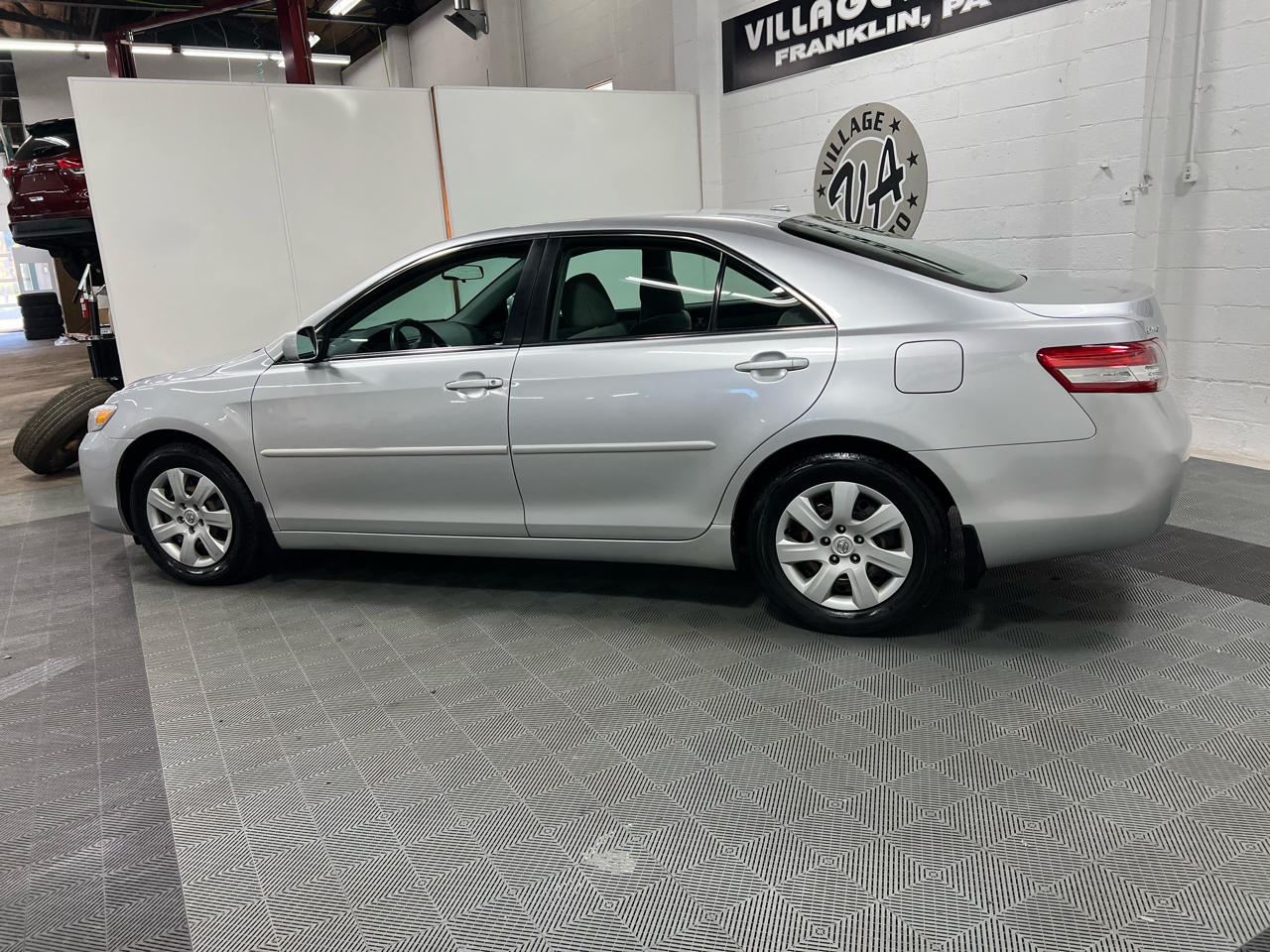 Toyota Camry 4dr Sdn LE Auto 2011 Toyota Camry 4dr Sdn LE Auto 2011