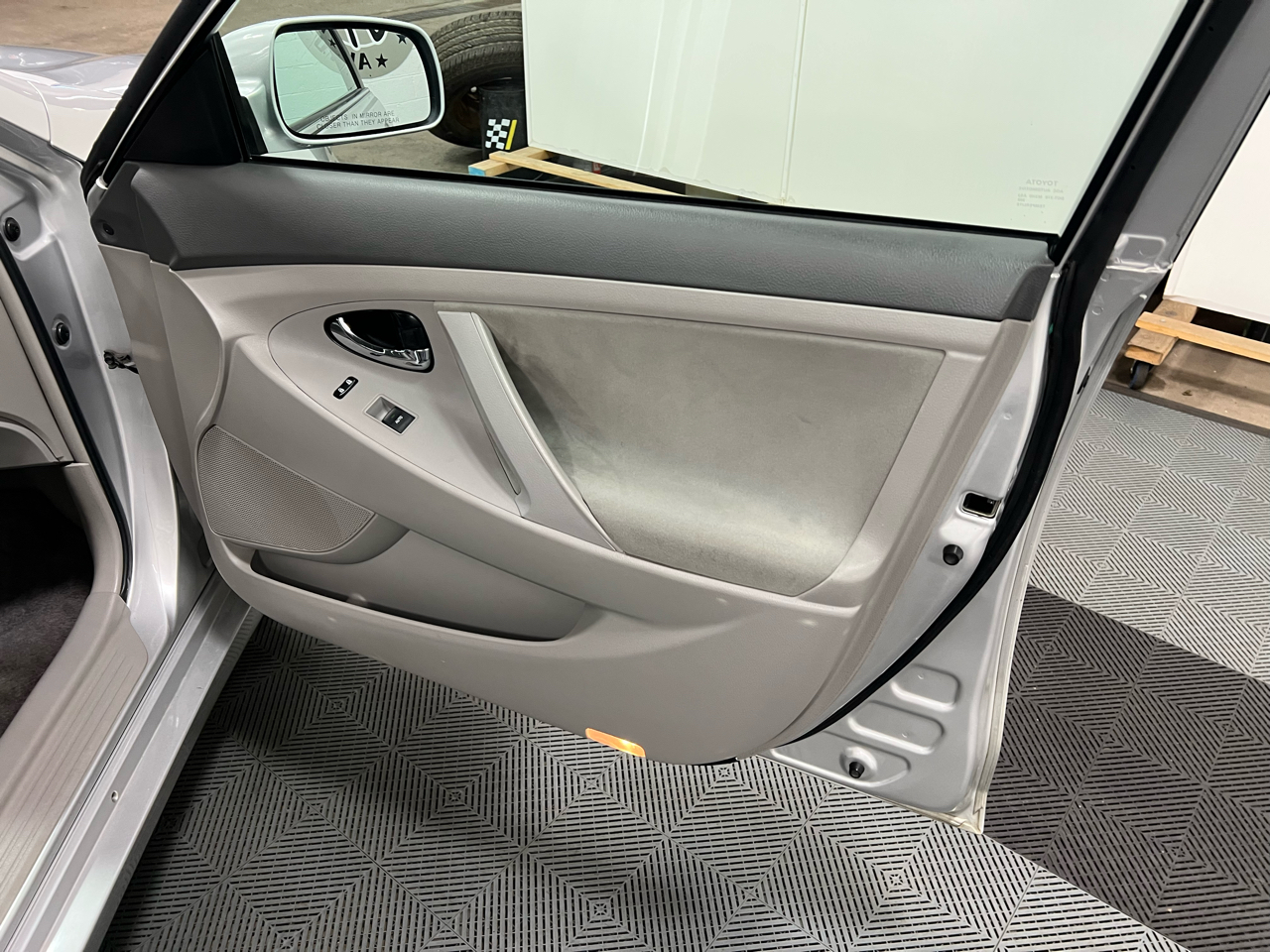 Toyota Camry 4dr Sdn LE Auto 2011 Toyota Camry 4dr Sdn LE Auto 2011