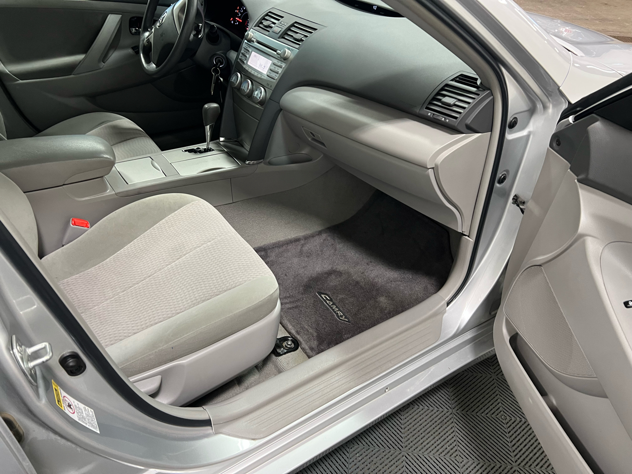Toyota Camry 4dr Sdn LE Auto 2011 Toyota Camry 4dr Sdn LE Auto 2011