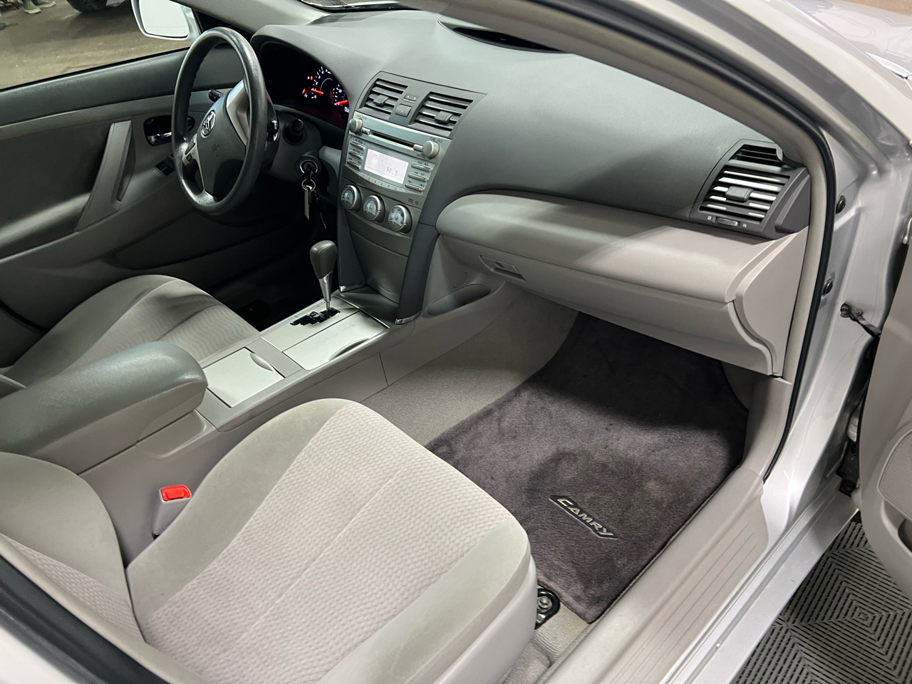 Toyota Camry 4dr Sdn LE Auto 2011 Toyota Camry 4dr Sdn LE Auto 2011