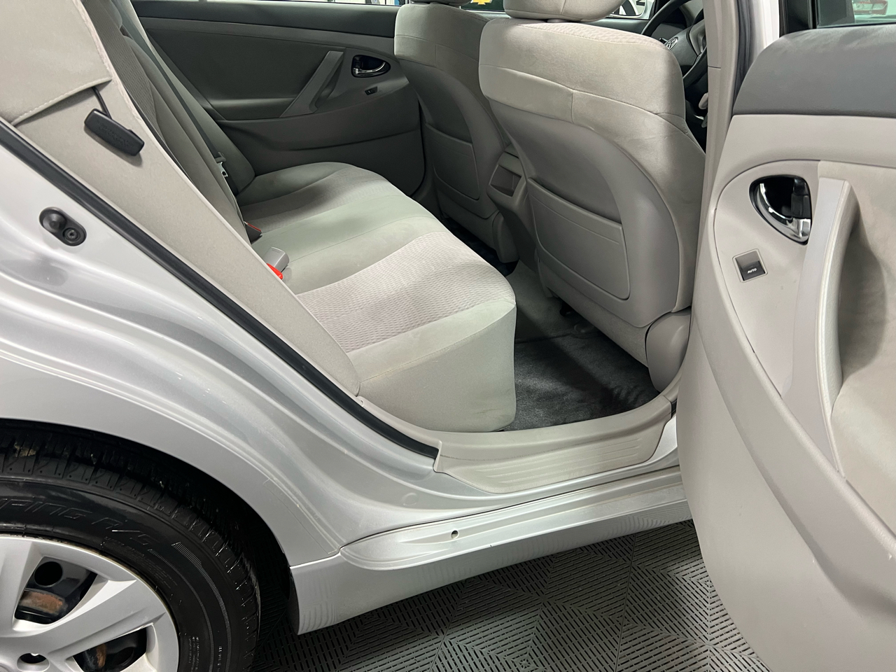 Toyota Camry 4dr Sdn LE Auto 2011 Toyota Camry 4dr Sdn LE Auto 2011