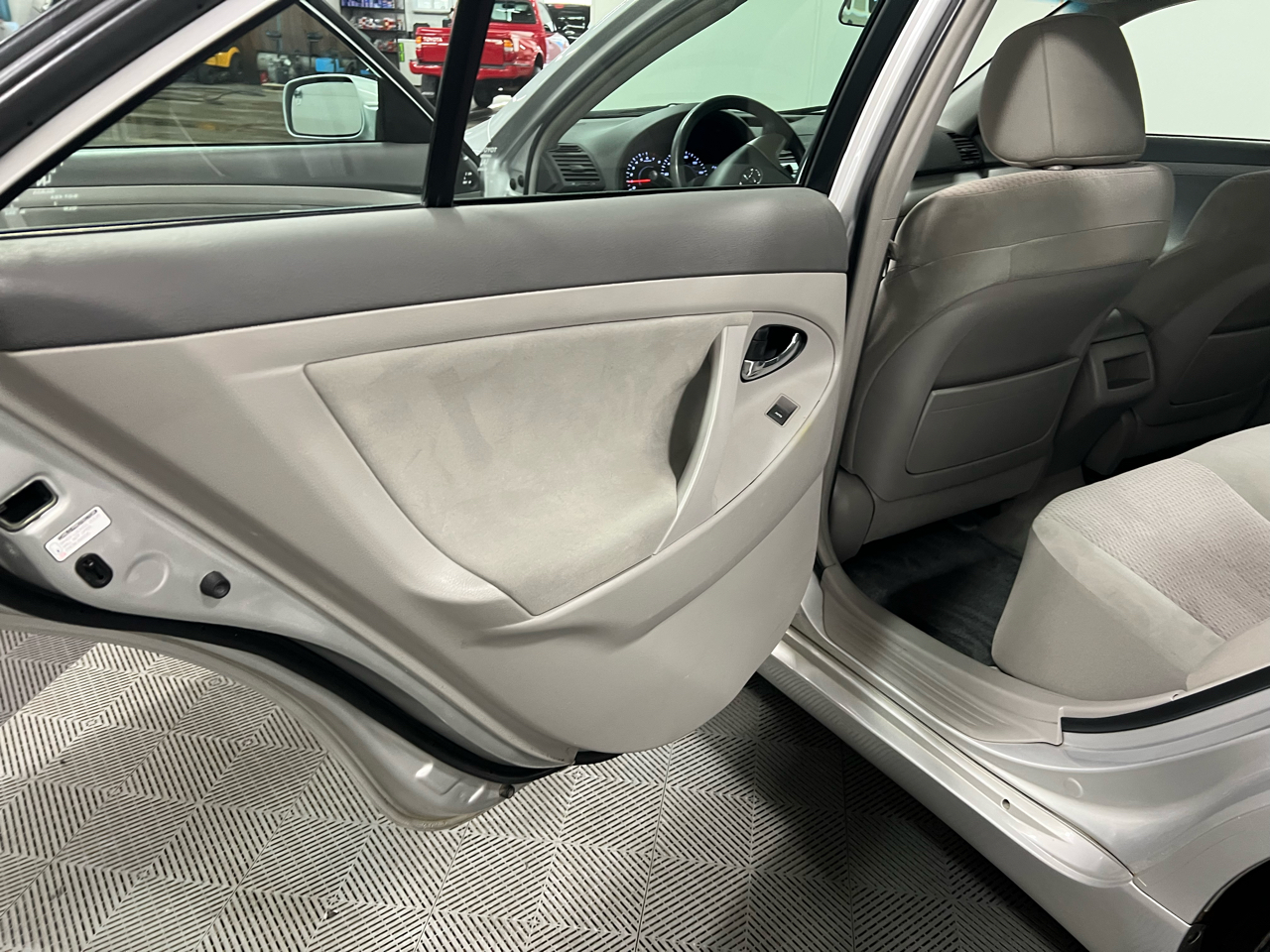 Toyota Camry 4dr Sdn LE Auto 2011 Toyota Camry 4dr Sdn LE Auto 2011