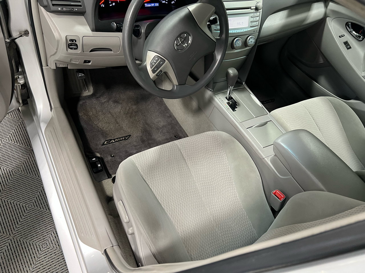 Toyota Camry 4dr Sdn LE Auto 2011 Toyota Camry 4dr Sdn LE Auto 2011