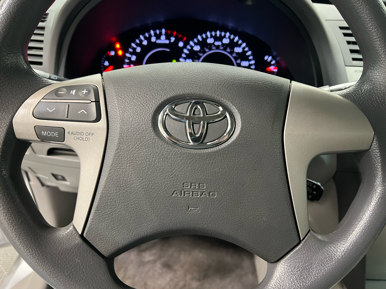 Toyota Camry 4dr Sdn LE Auto 2011 Toyota Camry 4dr Sdn LE Auto 2011