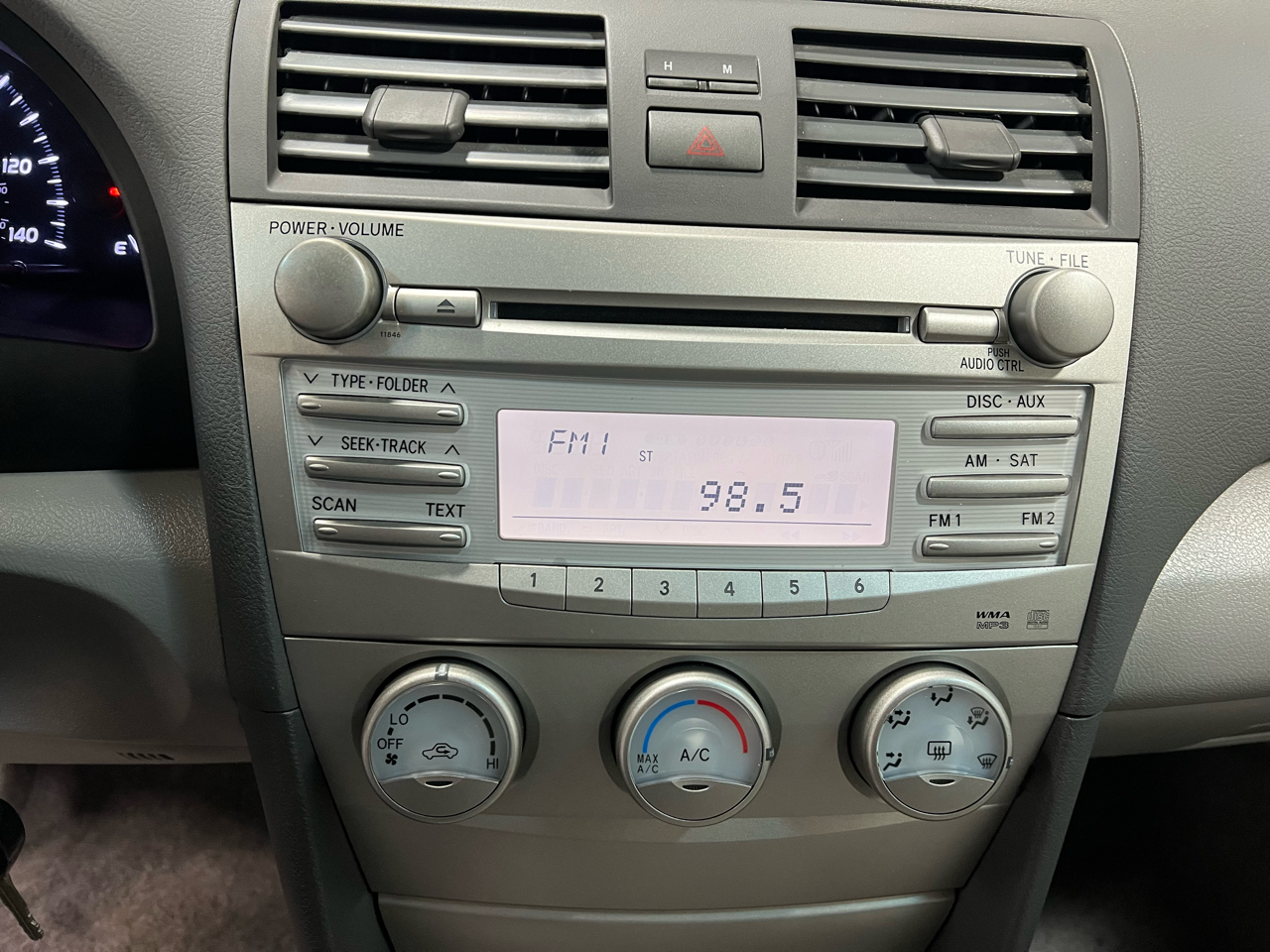 Toyota Camry 4dr Sdn LE Auto 2011 Toyota Camry 4dr Sdn LE Auto 2011