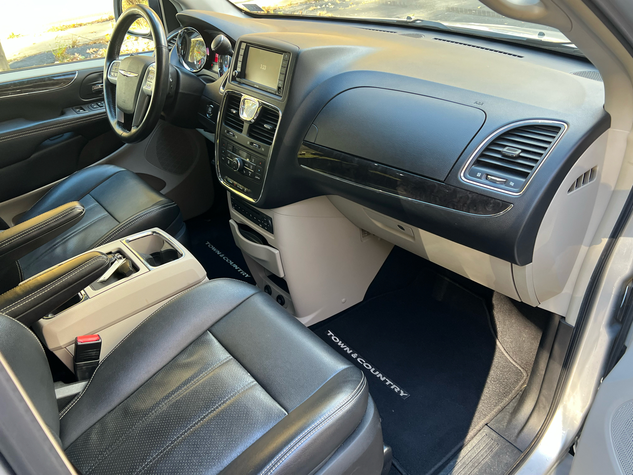 Chrysler Town & Country Touring-L 2012 Chrysler Town & Country Touring-L 2012