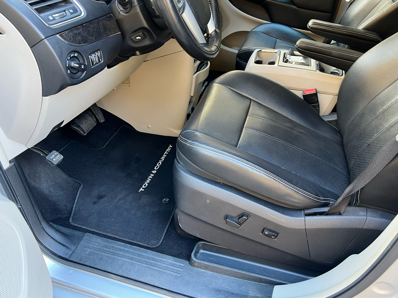 Chrysler Town & Country Touring-L 2012 Chrysler Town & Country Touring-L 2012