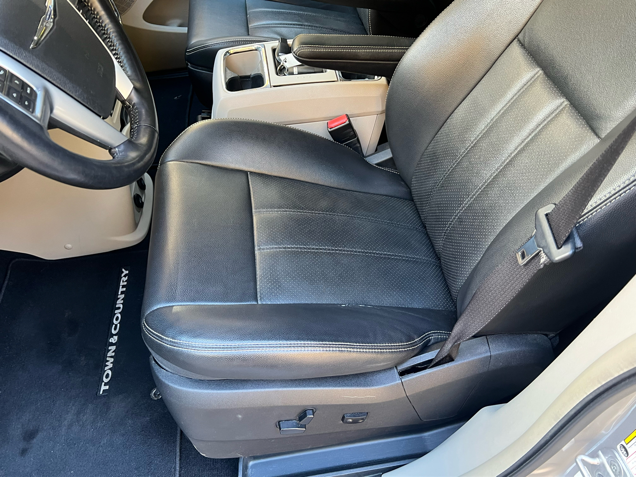 Chrysler Town & Country Touring-L 2012 Chrysler Town & Country Touring-L 2012