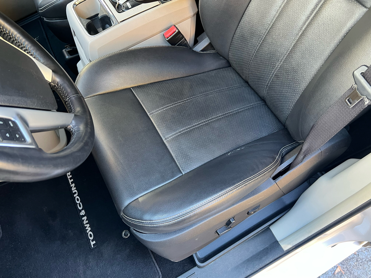 Chrysler Town & Country Touring-L 2012 Chrysler Town & Country Touring-L 2012