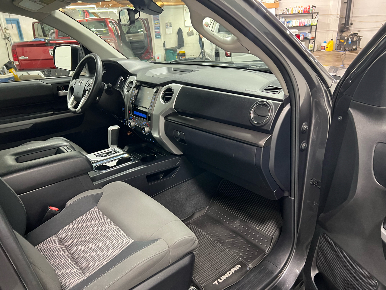 Toyota Tundra SR5 5.7L V8 CrewMax 4WD 2020