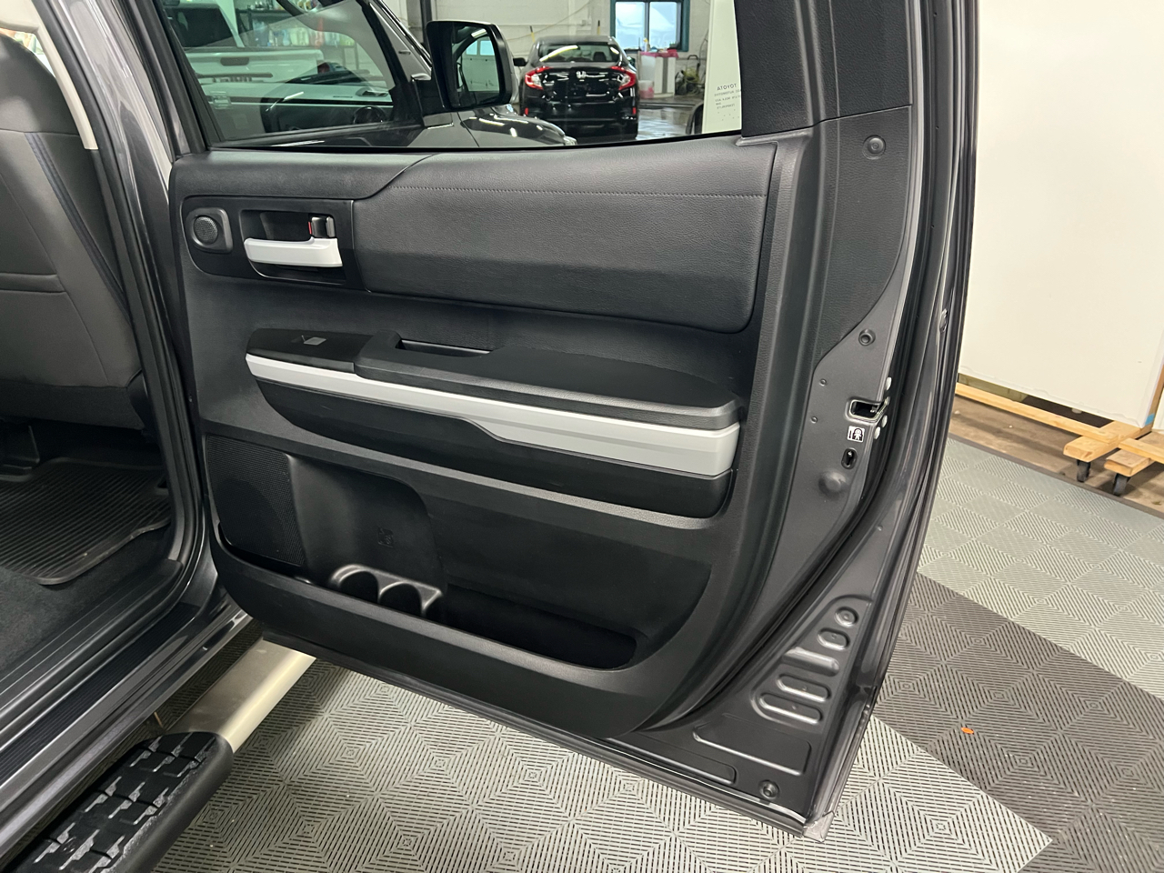 Toyota Tundra SR5 5.7L V8 CrewMax 4WD 2020