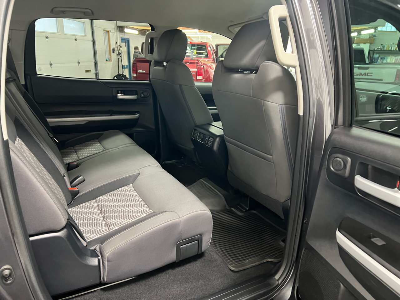 Toyota Tundra SR5 5.7L V8 CrewMax 4WD 2020