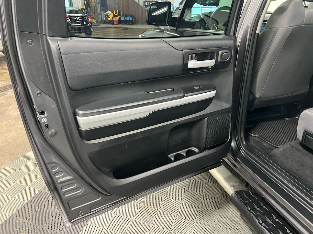 Toyota Tundra SR5 5.7L V8 CrewMax 4WD 2020