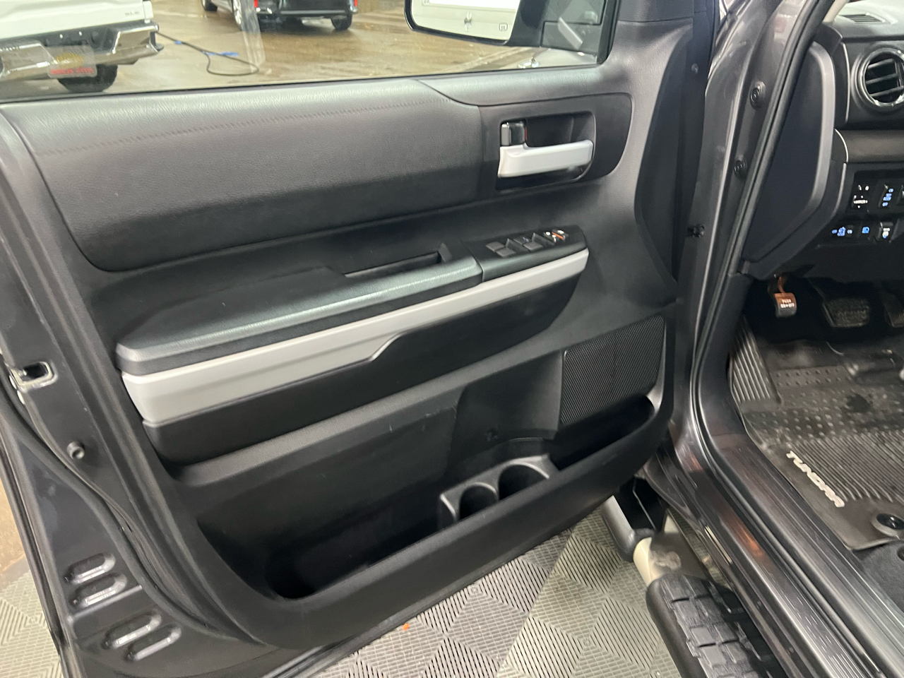 Toyota Tundra SR5 5.7L V8 CrewMax 4WD 2020