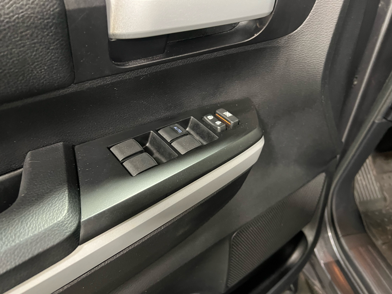 Toyota Tundra SR5 5.7L V8 CrewMax 4WD 2020