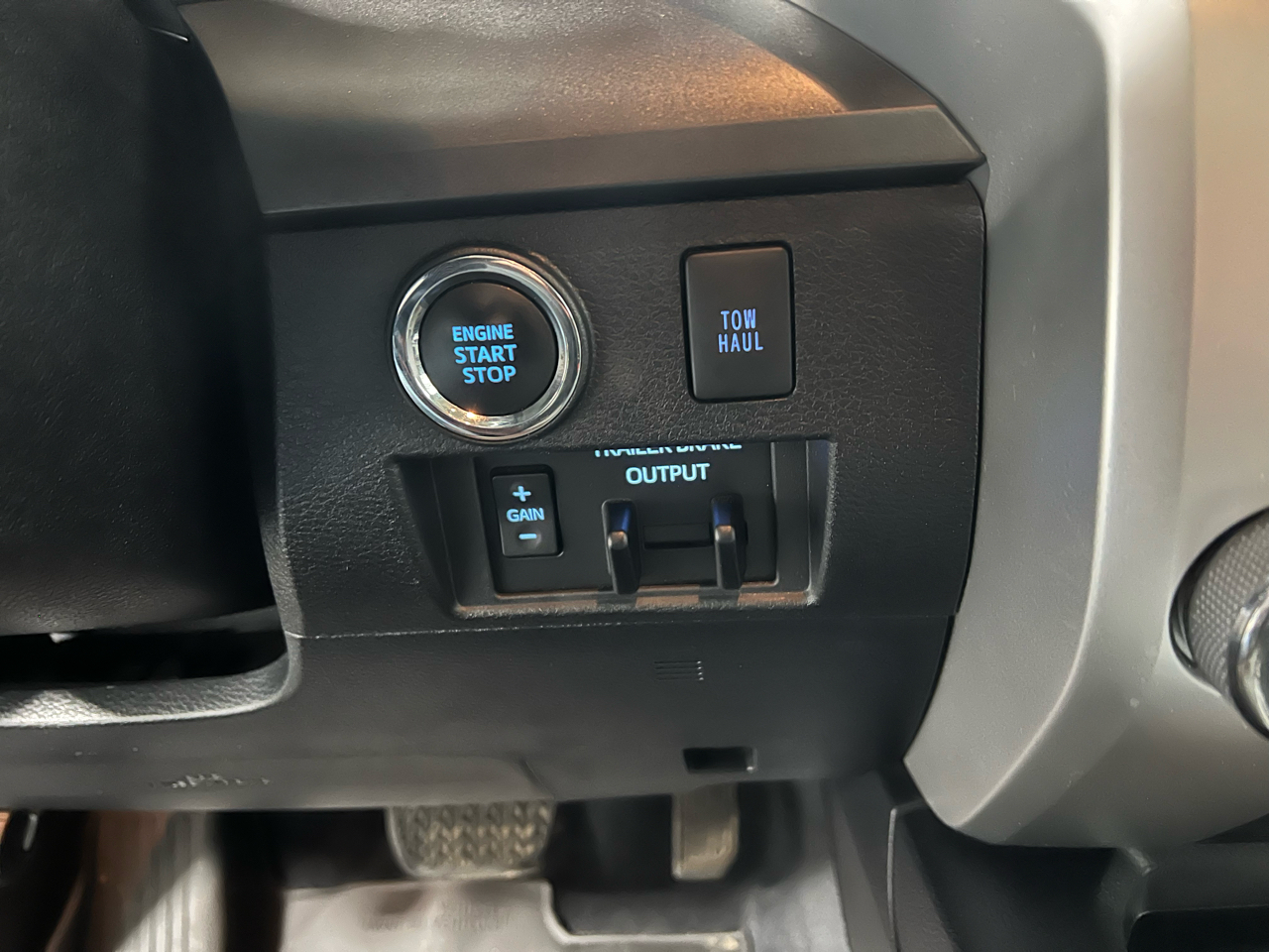 Toyota Tundra SR5 5.7L V8 CrewMax 4WD 2020