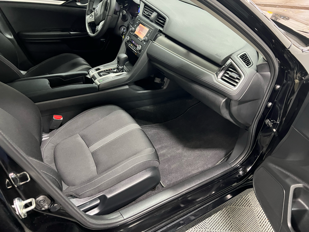 Honda Civic 4dr Sdn LX Auto 2018