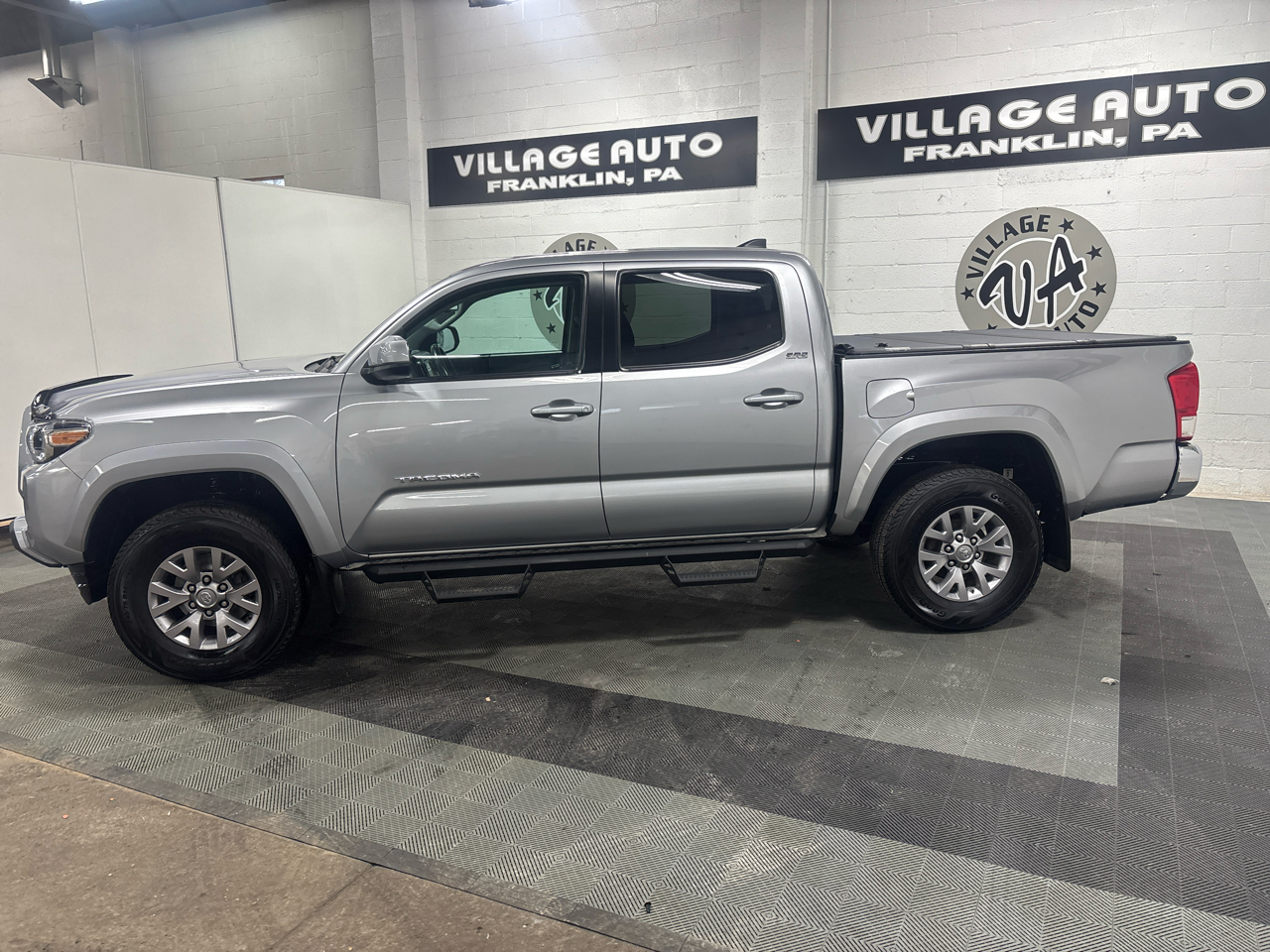Toyota Tacoma 4WD Double Cab V6 AT SR5 (Natl) 2016